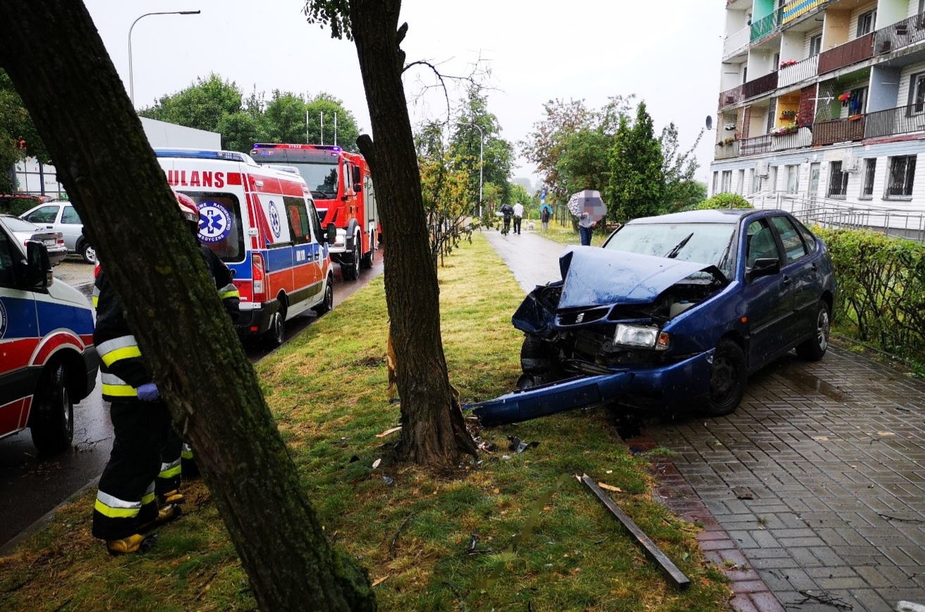 Miejsce zdarzenia drogowego w Działdowie Miejsce zdarzenia drogowego w Działdowie, uszkodzone samochody