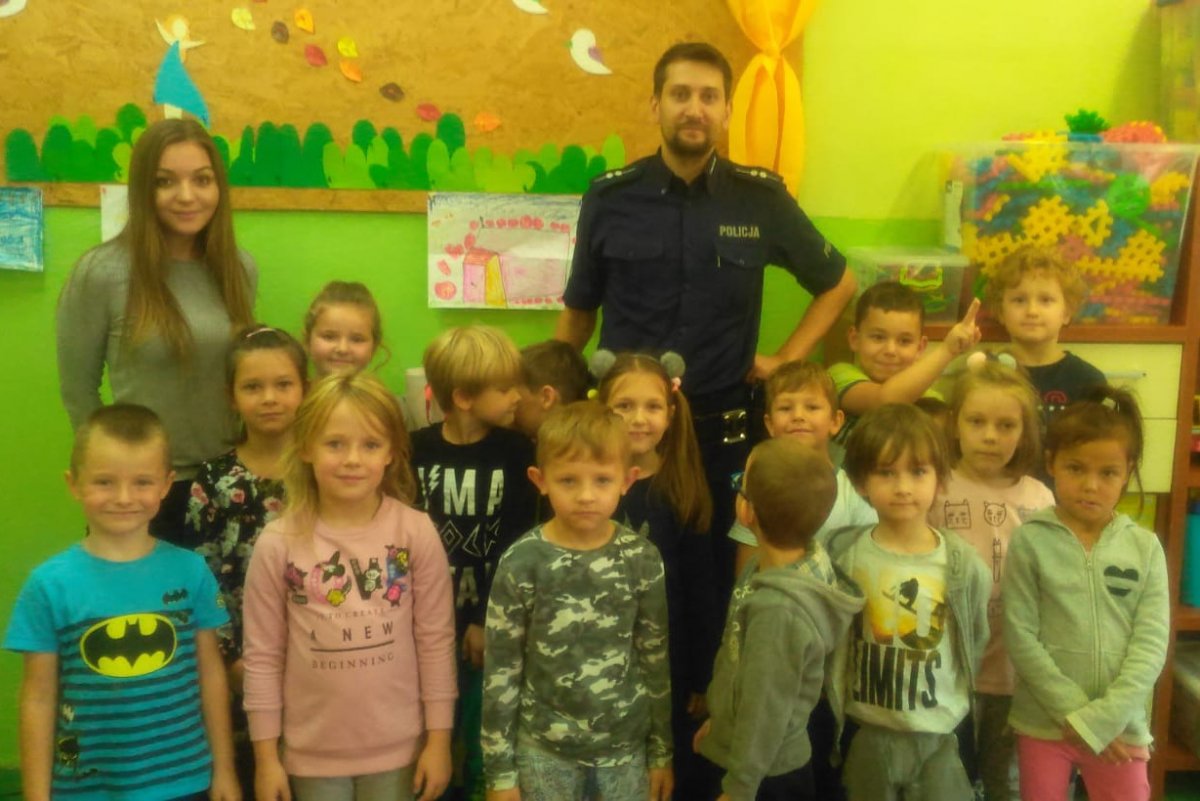 Spotkanie policjantów z dziećmi  z ZSP 4 w Ostródzie