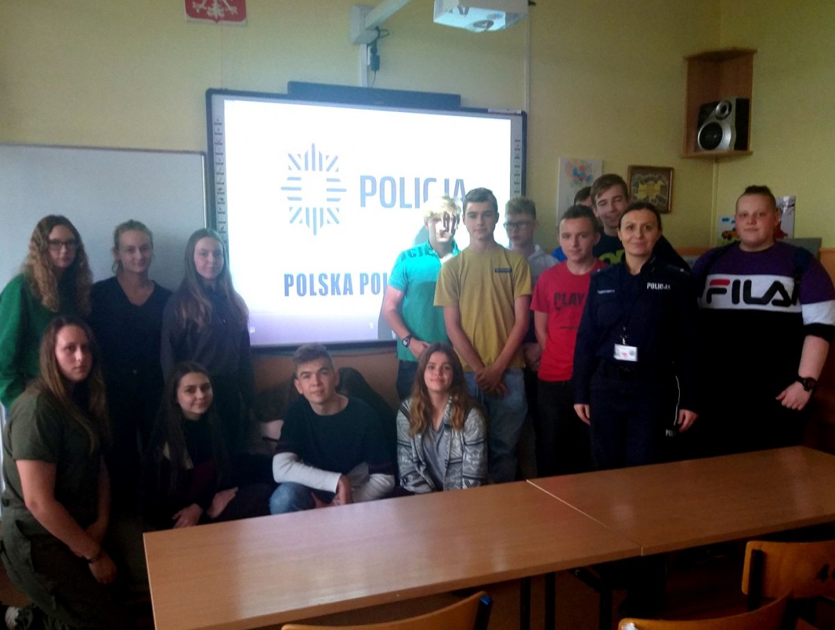 Spotkanie młodzieży z policjantką z Nowego Miasta Lubawskiego