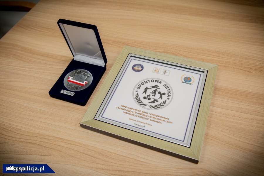 Medal przyznany sierż. szt. Danielowi Szulowi Medal przyznany sierż. szt. Danielowi Szulowi