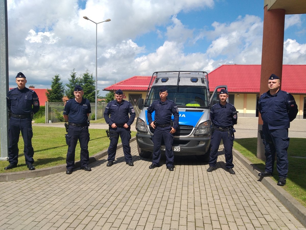 Policjanci z OPP w Lublinie podczas służby w Węgorzewie