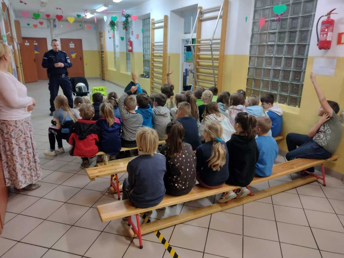 Dzielnicowi odwiedzili Szkołę Podstawową w Kosewie