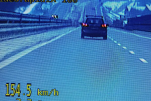 Zrzut ekranu z wideorejestratora. Auto podczas jazdy