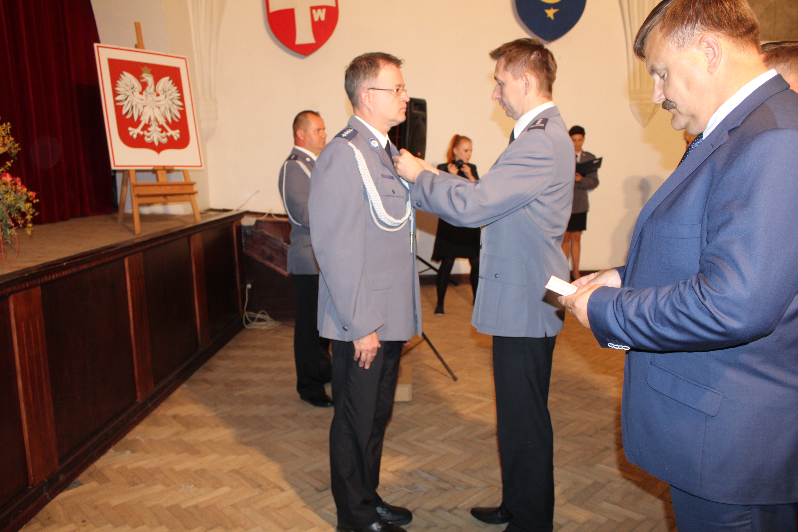 asp.szt. Wojciech Stępień odznaczony srebrnym medalem za długoletnią służbę