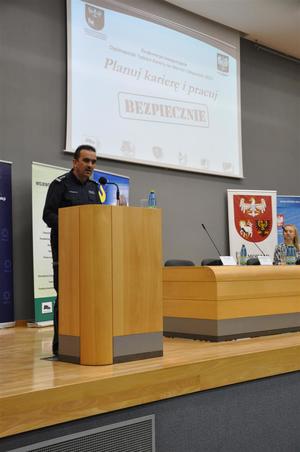 Do uczestników konferencji przemawia insp. Adam Kołodziejski - Zastępca KWP w Olsztyne