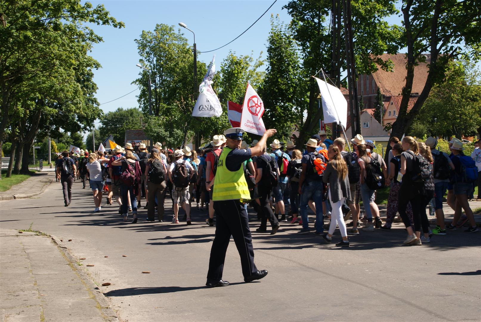 Policjanci zabezpieczają pobyt pielgrzymów w Braniewie #1